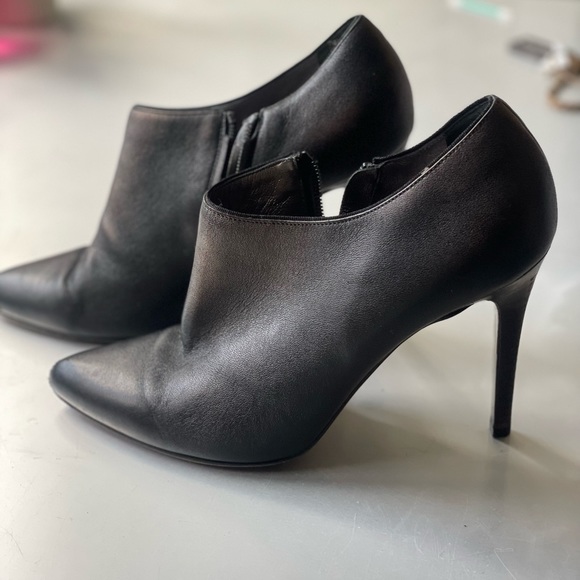 Lanvin Shoes - Lanvin Black Leather Heeled Boots Size 39